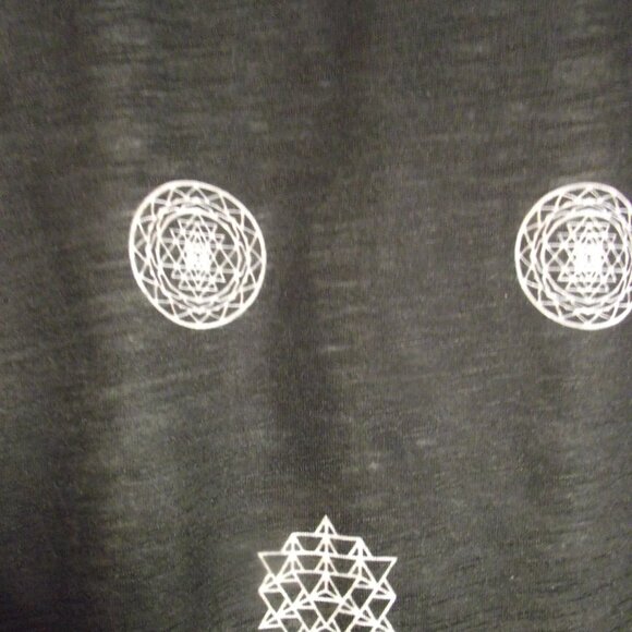 WOMENS L/G (LARGE) LONG SLEEVED GRAPHIC TUNIC TOP - Picture 6 of 7